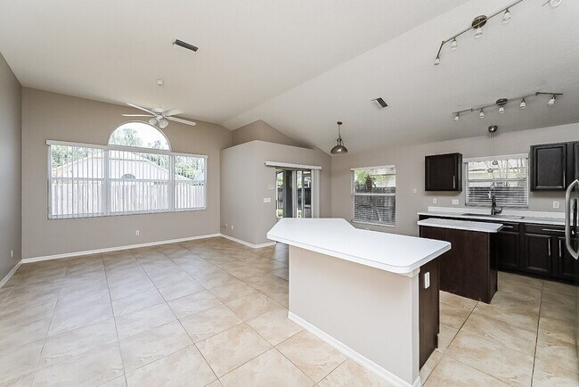 Foto del edificio - 6152 Weatherwood Cir