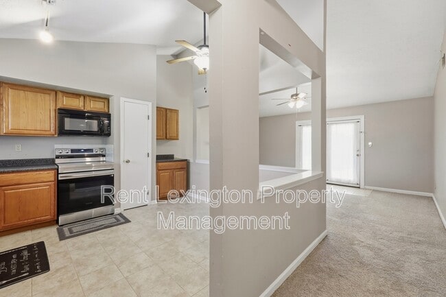 Foto del edificio - 3352 Featherston Dr