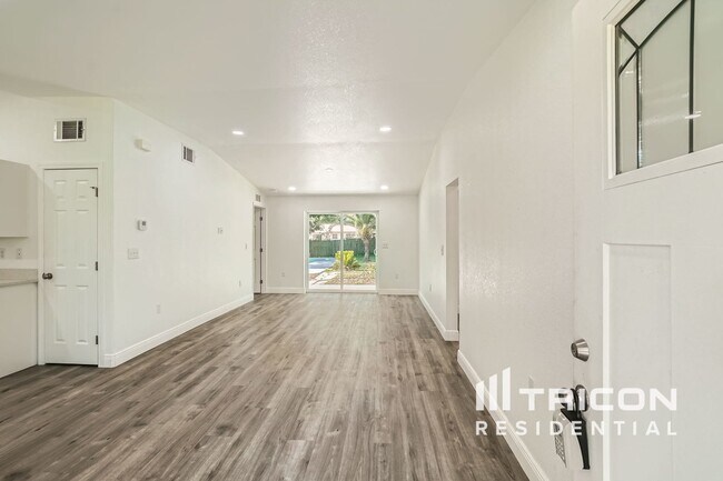 Building Photo - 2625 Nova Dr