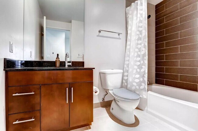 Foto del edificio - Move In Special !! Beautiful 1 bedroom Apa...