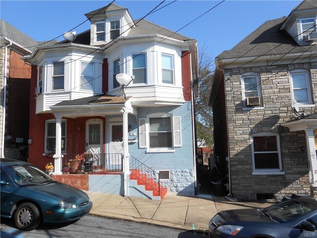 Building Photo - 11 N Mulberry St