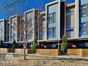 Building Photo - 3325 W 18th Ave