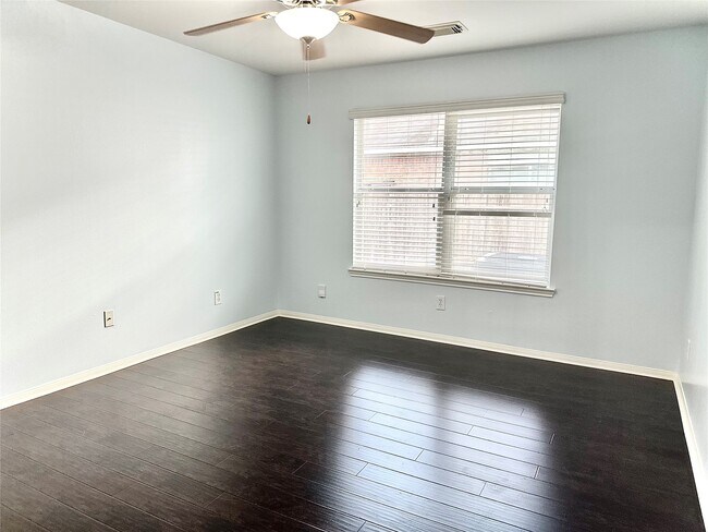 Foto del edificio - 15915 Wilmington Park Ln