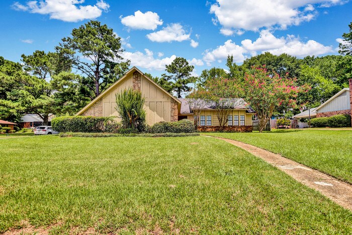 Primary Photo - Beautiful Home for Lease!