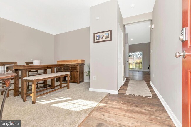 Building Photo - 1047 Klick Way