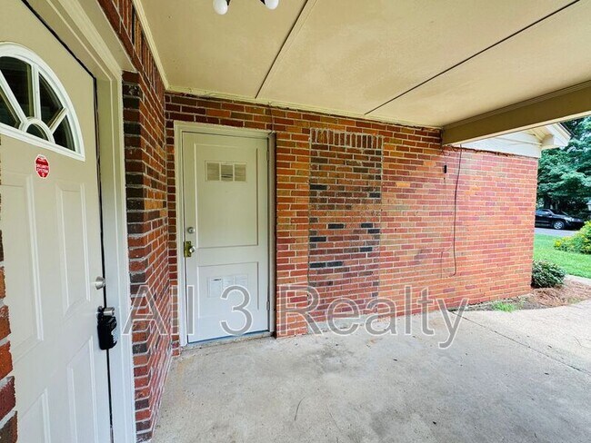 Building Photo - 957 Parkwood Ct