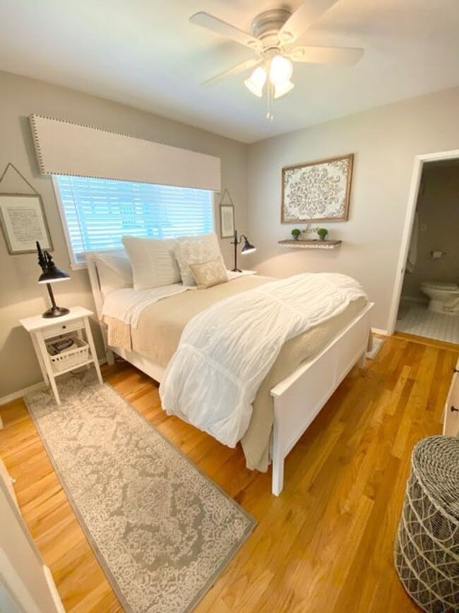 Building Photo - 2Bd/1Ba Issaquah House