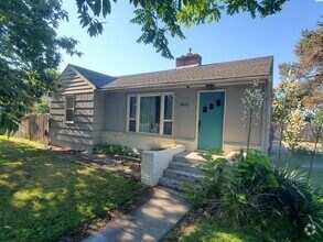 Building Photo - 3011 W Hood Ave