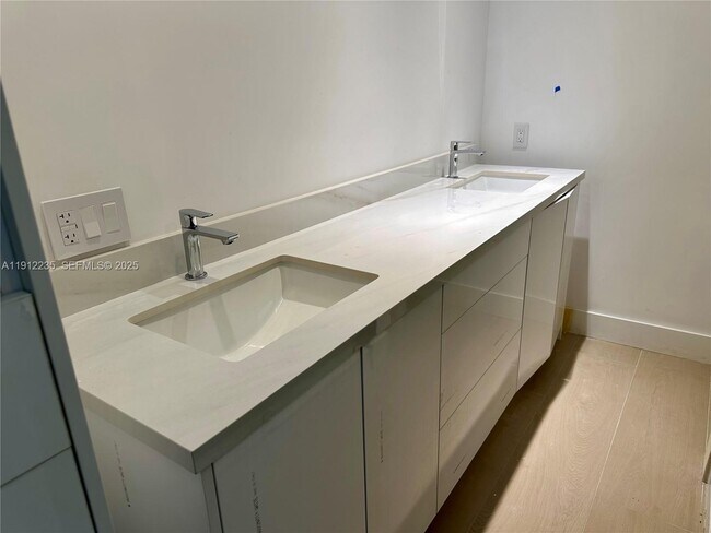 Foto del edificio - 881 Ocean Dr