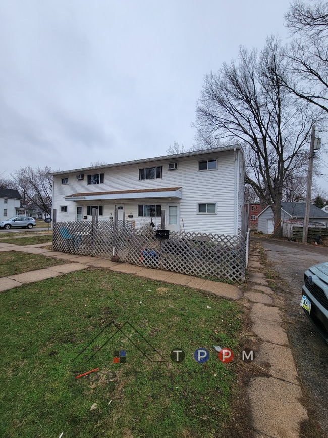 Building Photo - 1 Bedroom | 1 Bathroom Lower Level Apartme...