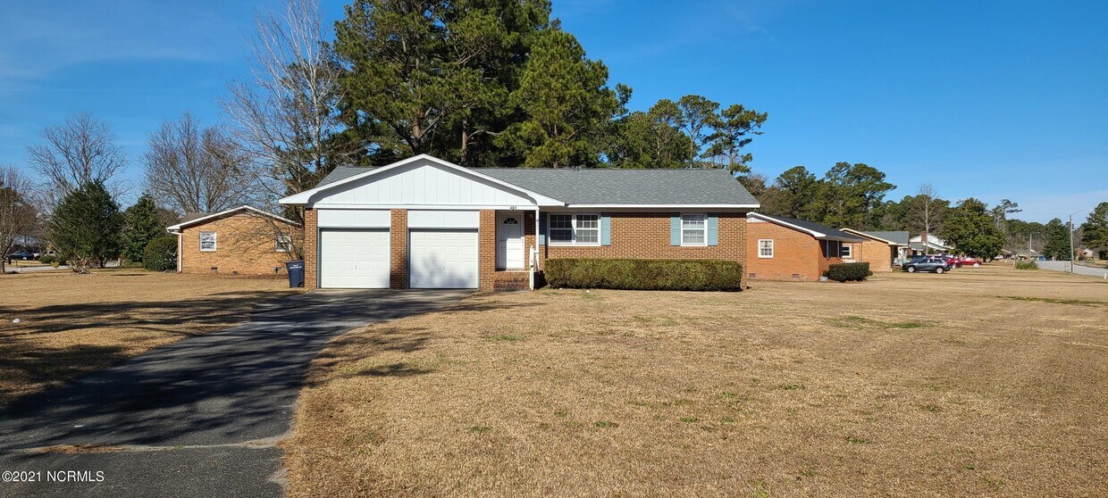 Foto principal - 401 Pine Valley Rd