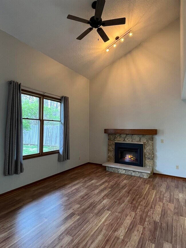 Foto del edificio - 4225 Crofton Ct