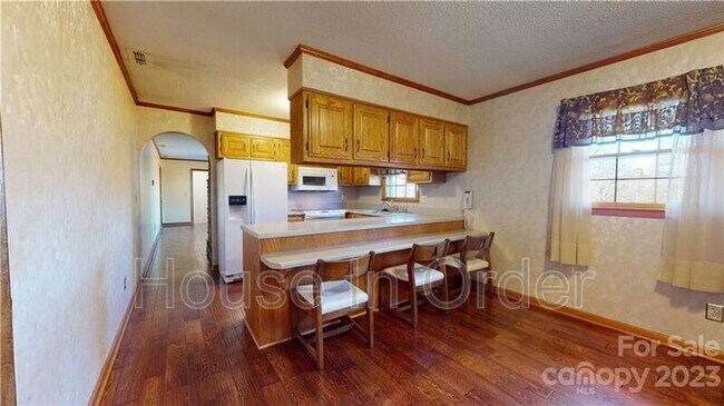 Foto del edificio - 219 Ridge Rd