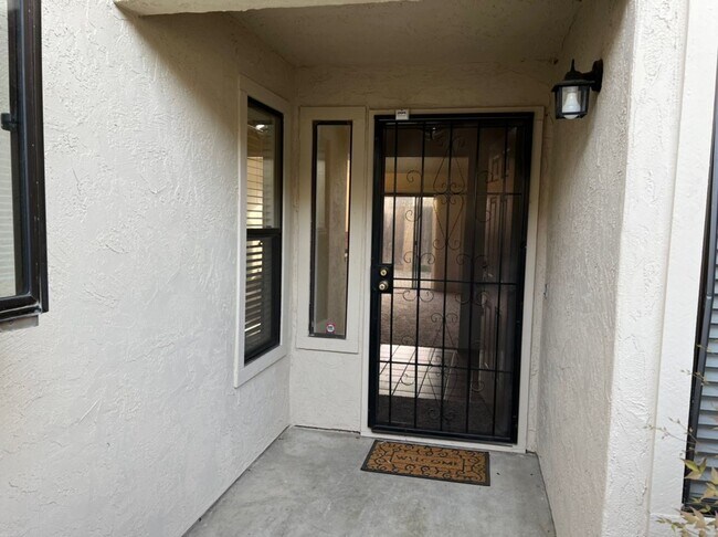 Foto del edificio - Single story condo located in Cedarbrook's Gated Community!