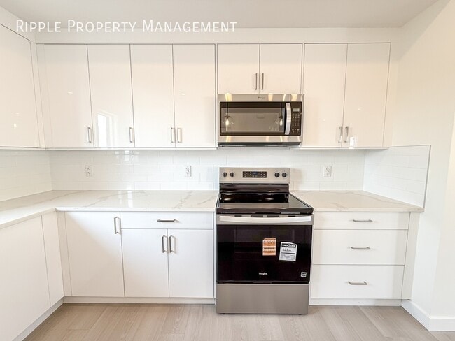 Building Photo - Modern 4 Beds, 3.5 Baths TownHouse | Avail...
