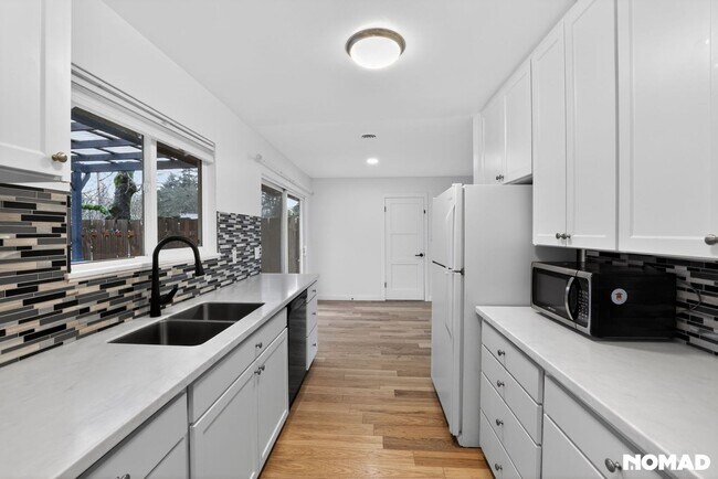 Foto del edificio - 375 SW Devon Ln