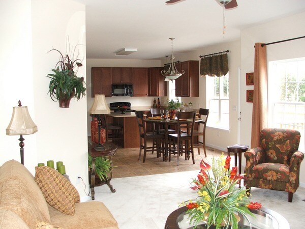 Foto del edificio - 215 Peach Hill Dr