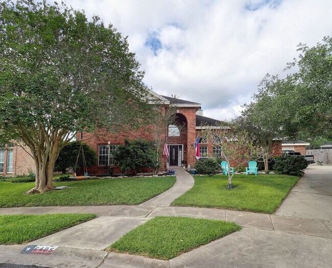 Building Photo - 6405 Bellac St