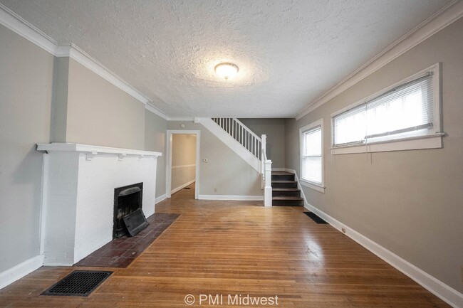 Building Photo - "Charming 3 Bedroom with Hardwood Floors i...