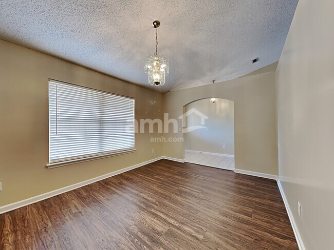 Building Photo - 2562 Glenfield Dr