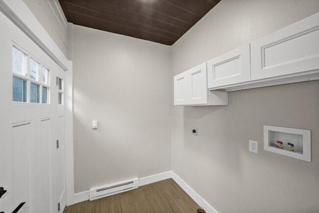 Building Photo - 71 Dreamland Park Dr