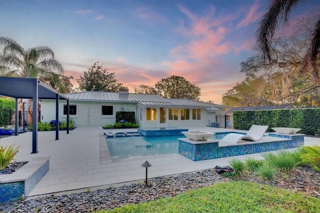 Building Photo - 812 East Blvd