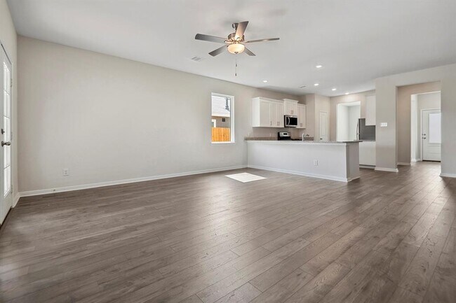 Foto del edificio - 16430 Blossom Grv Dr