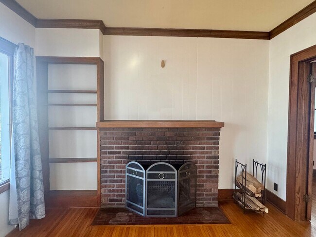 Foto del edificio - **AVAILABLE NOW** Centrally located 3-bedroom 2-bath