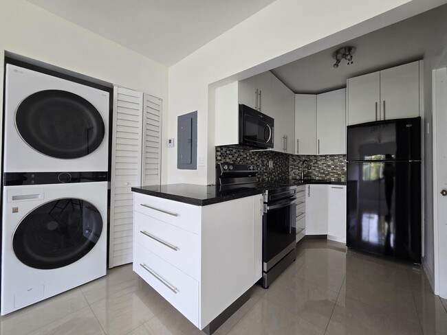 Building Photo - 201 SE 6th Ave