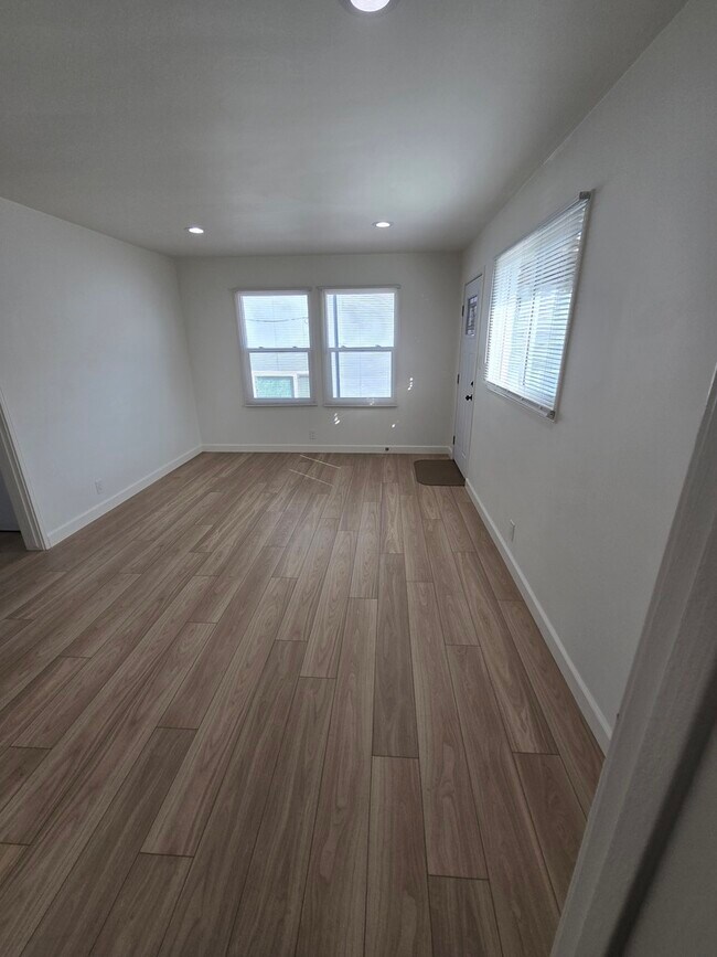 Sala de estar - 7835 1/4 Flight Ave