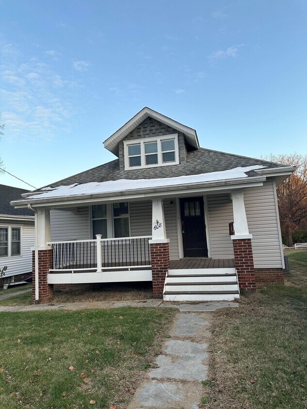 608 Saint Clair Ave, Belleville, IL 62220 House Rental in Belleville