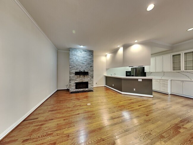 Building Photo - 2 Stonebriar Ct