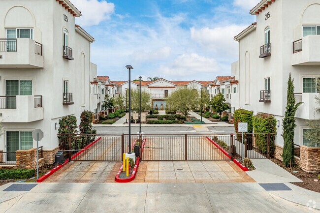 Entrada comunitaria - 177 N Myrtle Ave