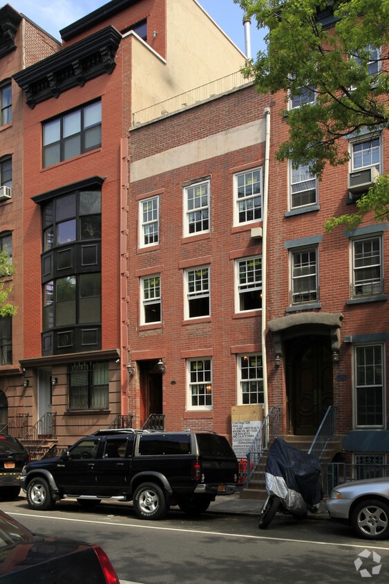 Building Photo - 253 W 21st St