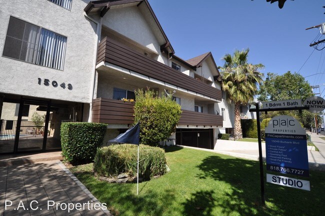 Foto del edificio - 15049 Burbank Blvd