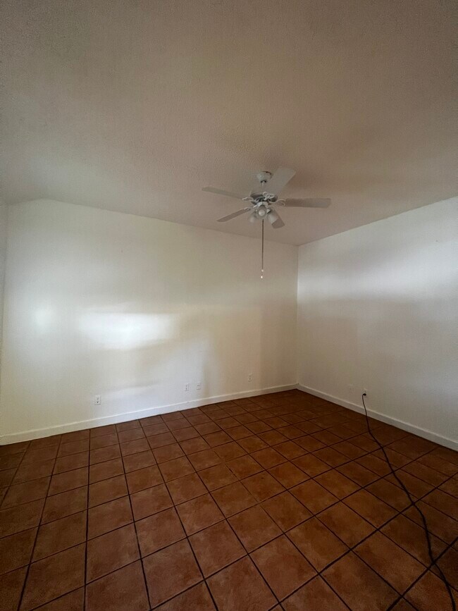 Foto del edificio - 2406 Harris Ave