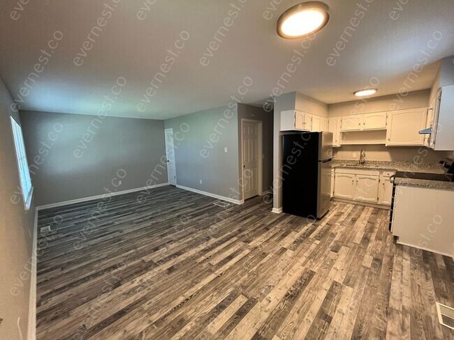 Building Photo - 5011 Kitchener Dr