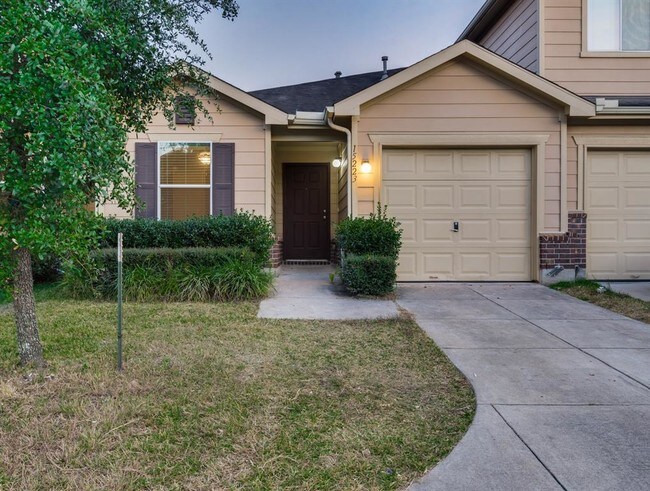 Foto del edificio - 15223 Trinity Meadow Dr