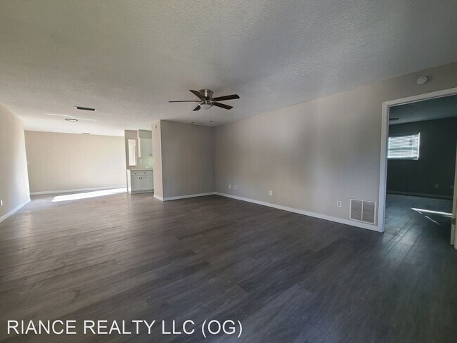 Building Photo - 4 br, 3 bath House - 32 LAKE DRIVE
