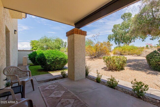 Foto del edificio - 811 E Eugie Ave