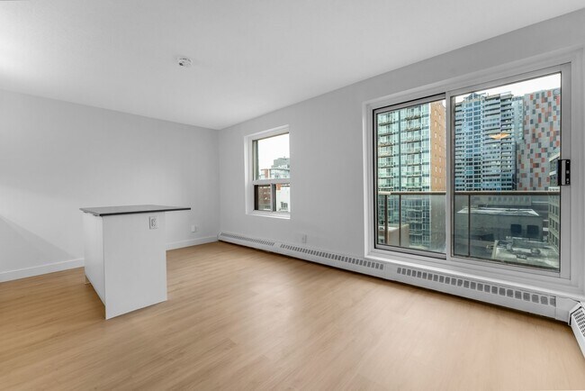 Building Photo - 145 York St