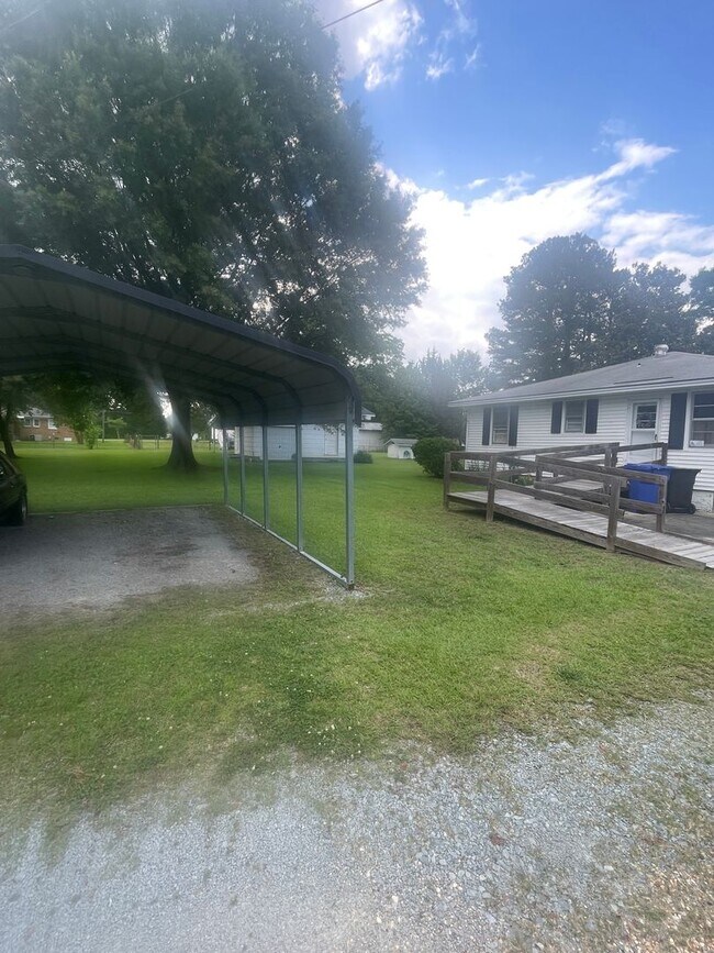 Building Photo - 256 E Hamer St, Coats, NC  27521