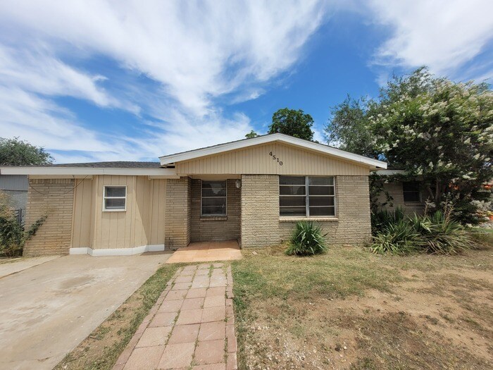 Primary Photo - 3 bed 2 bath home, move in ready!