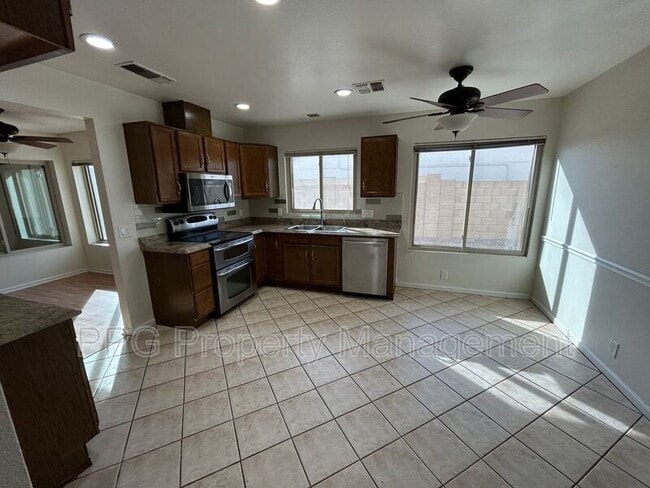 Building Photo - 8803 W Seldon Ln