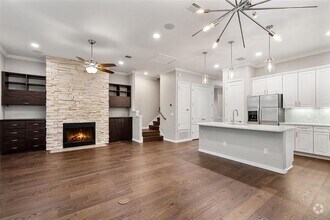 Building Photo - 1115 Kinney Ave