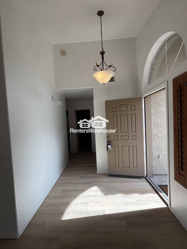 Foto del edificio - Contemporary style and space in Gilbert!