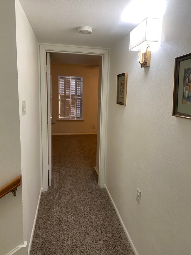 Entrada a la habitación - 1045 Shook Ave