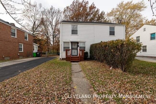 Building Photo - Comfortable Side by Side Duplex