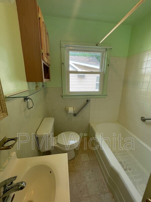 Foto del edificio - 2420 W St Louis St