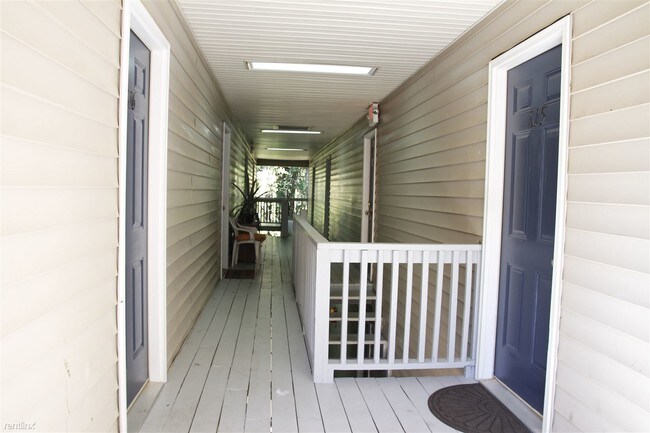 Building Photo - 220 Walnut Hill Dr